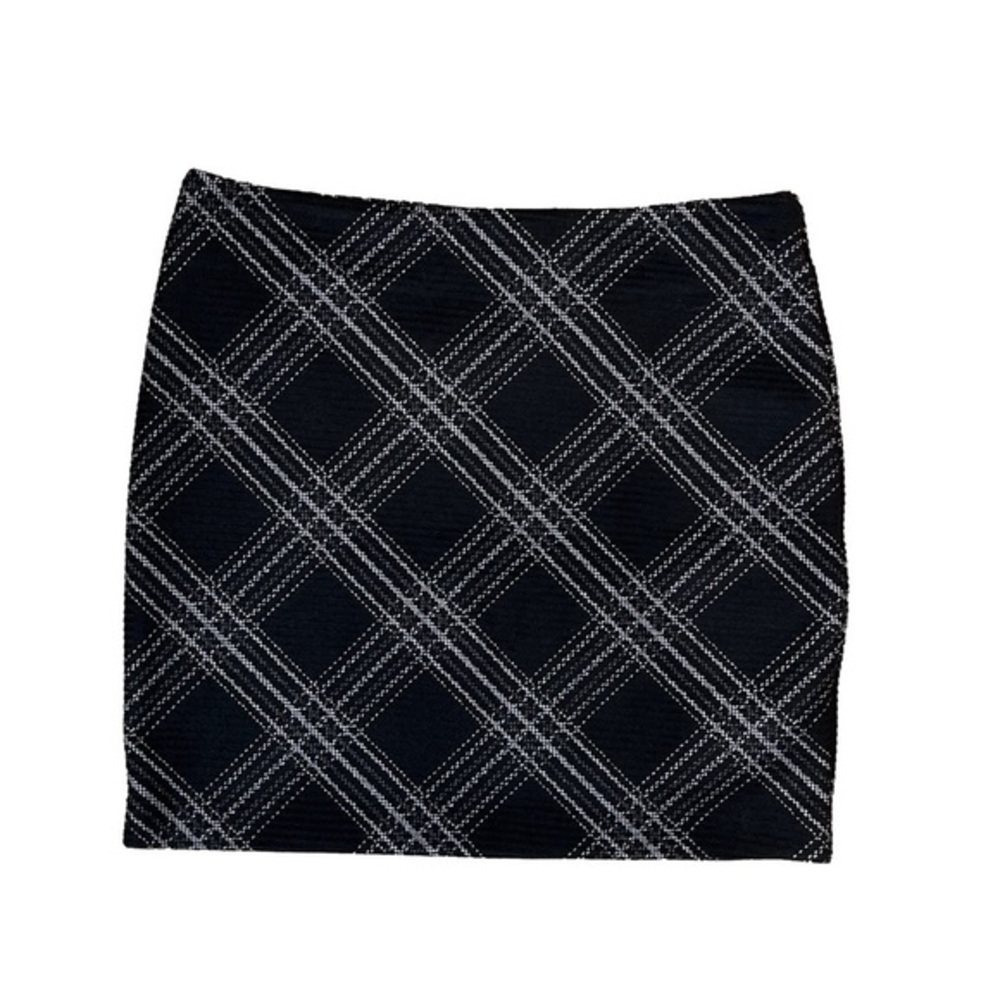 ⭐️ Le Chateau black and white mini skirt- size small